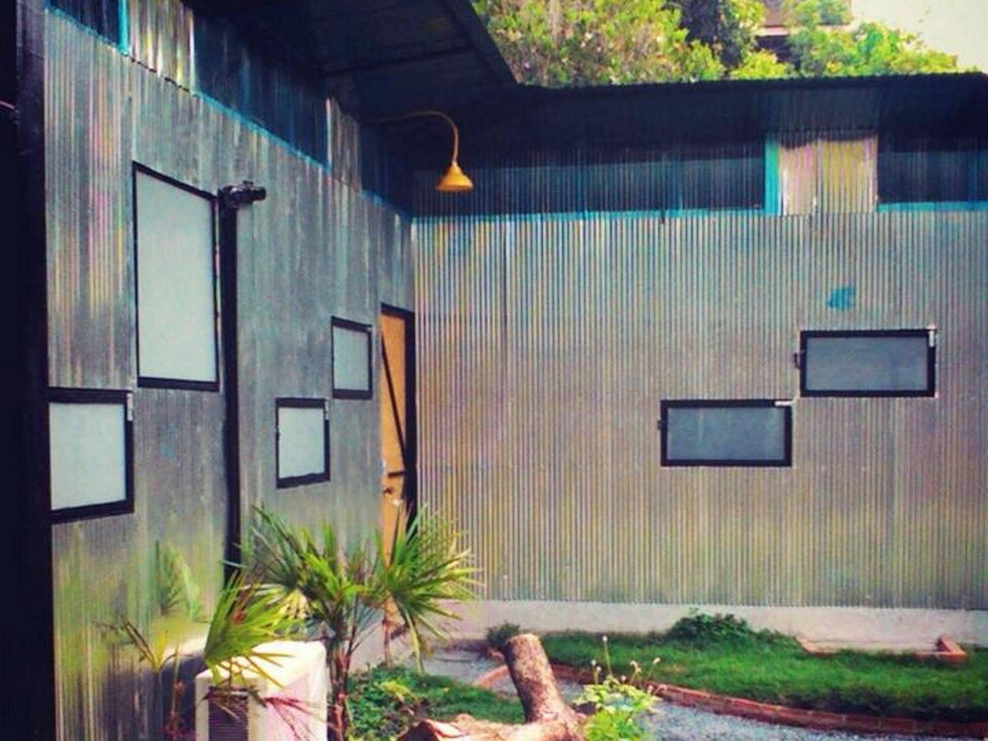 Viva Shack Hostel เชียงใหม่ ภายนอก รูปภาพ
